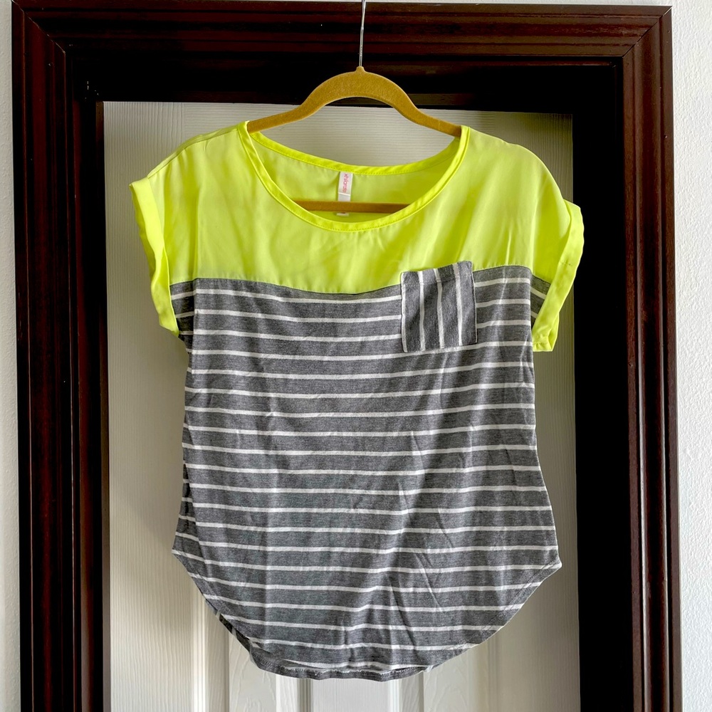Short sleeve tee